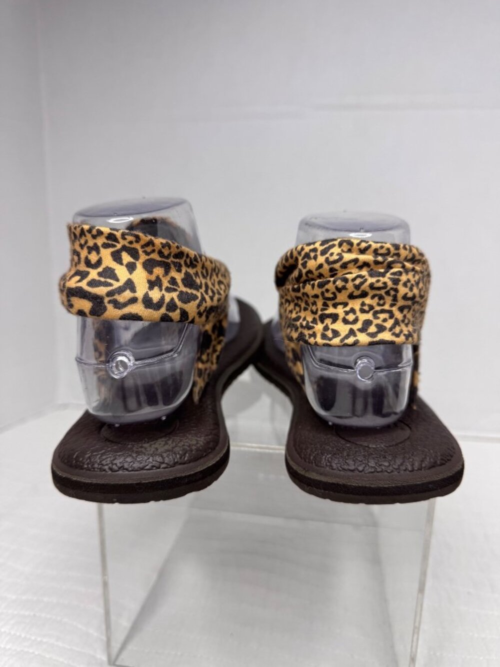 Sanuk Womens Yoga Sling 2 Sandals Leopard 9 Flexible Sole Comfortable Flip Flop - Picture 4 of 8